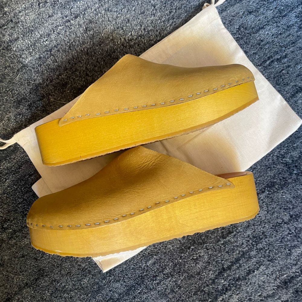 Bryr Clogs The Bean Monochrome in Yarrow 8 38